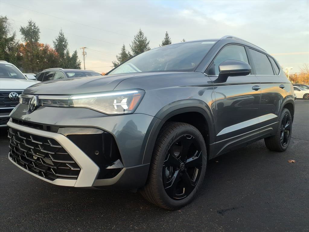 New 2025 Volkswagen Taos SEL image 2
