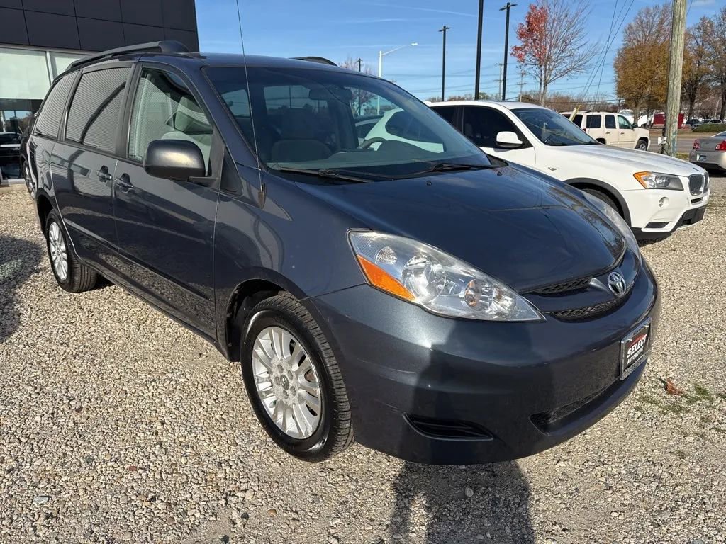 Used 2010 Toyota Sienna LE image 5