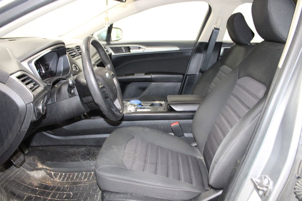 Used 2020 Ford Fusion SE image 17
