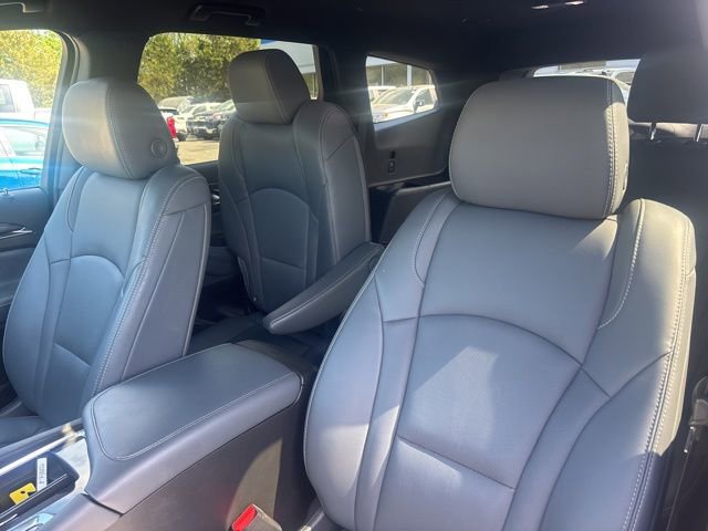 Used 2023 Buick Enclave Essence image 9