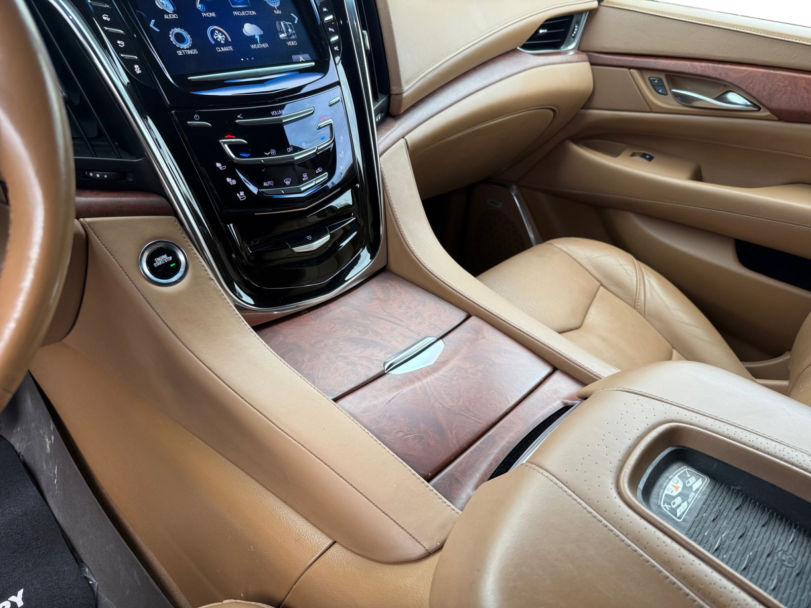 Used 2017 Cadillac Escalade ESV Platinum image 13