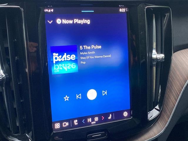 Used 2022 Volvo XC60 B5 Momentum image 24