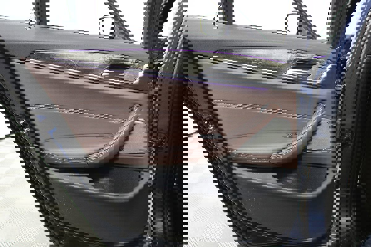 Used 2023 BMW 530e w/ M Sport Package image 37