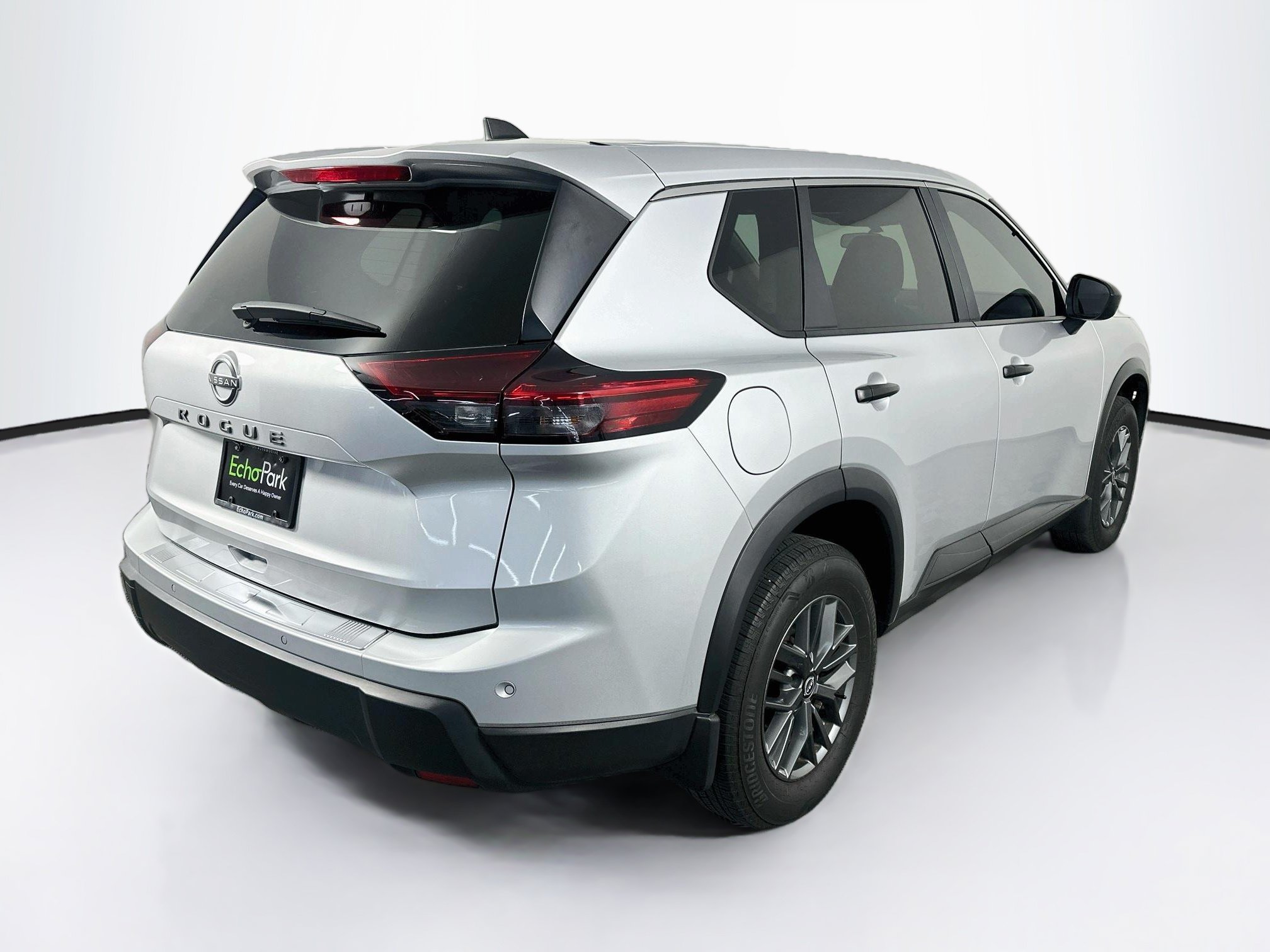 Used 2024 Nissan Rogue S FWD image 9