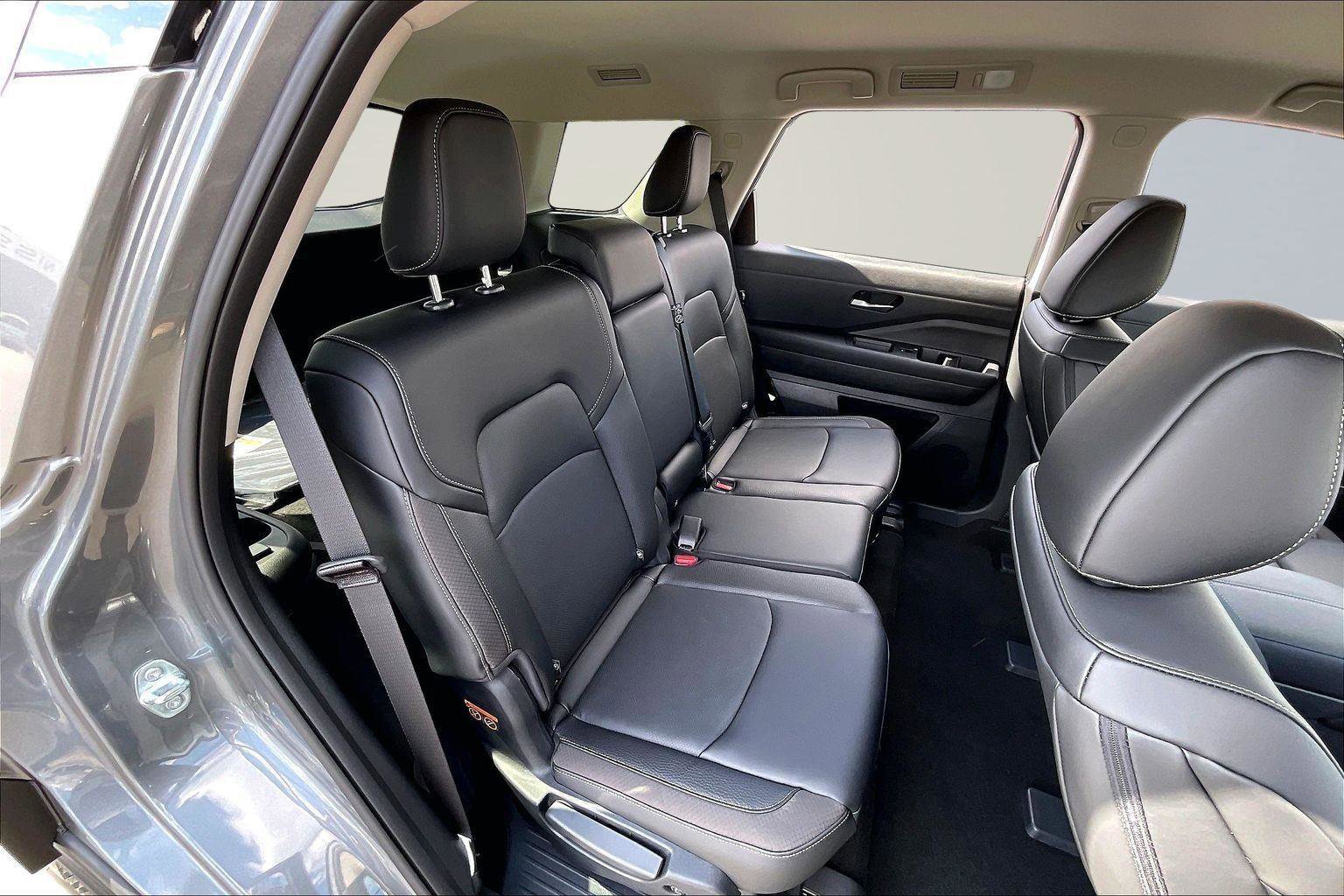 New 2026 Nissan Pathfinder SL image 10