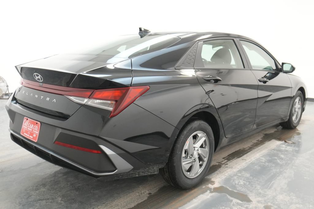 New 2026 Hyundai Elantra SE image 9