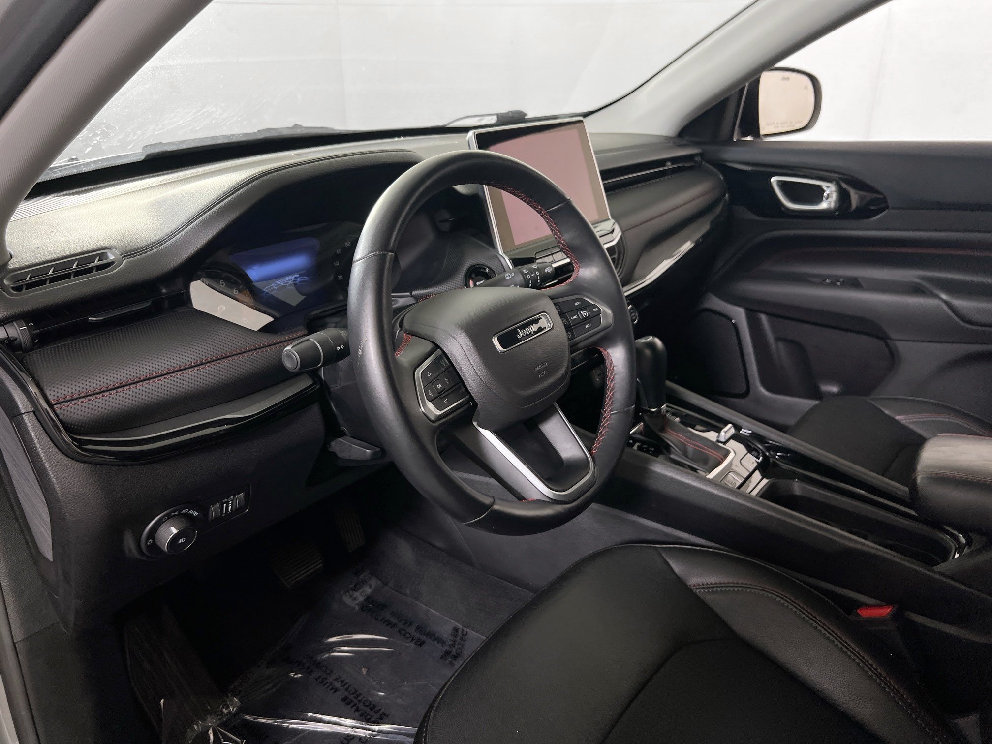 Used 2022 Jeep Compass Trailhawk w/ Trailhawk Convenience Group AWD/4WD image 9