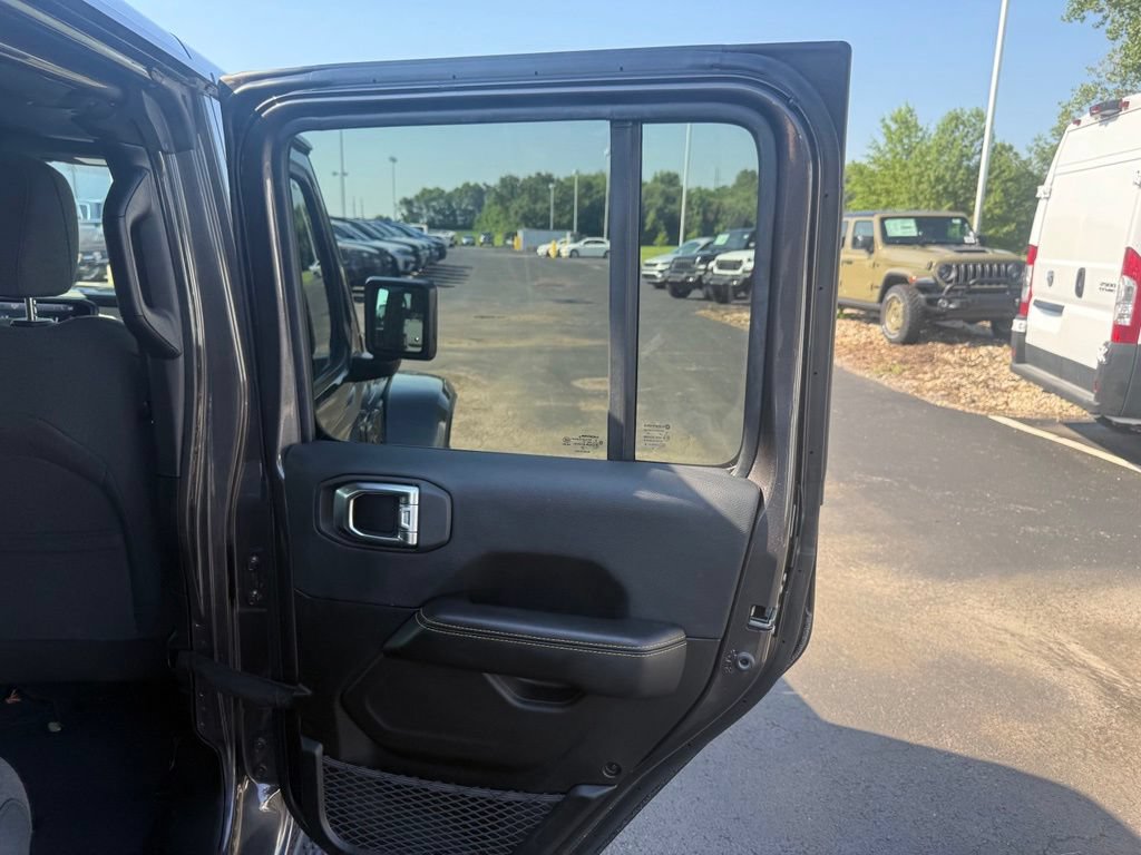 Used 2025 Jeep Wrangler Unlimited Sahara AWD/4WD image 58