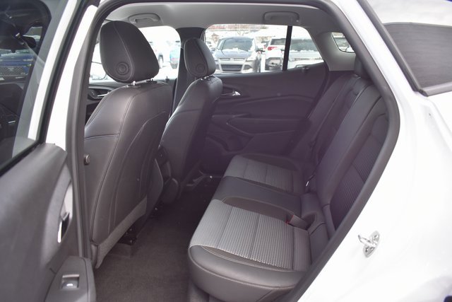 Used 2025 Chevrolet Trax LT w/ LT Convenience Package image 33