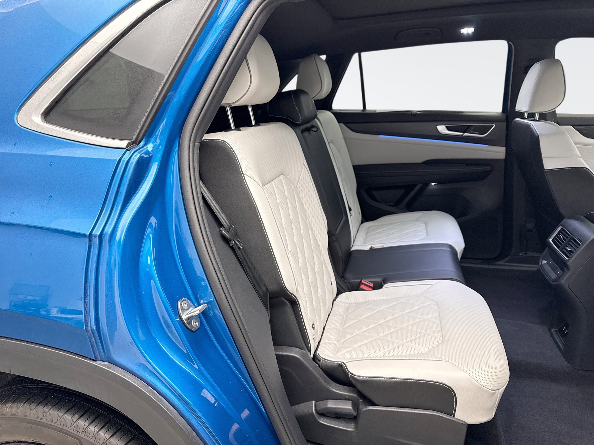 Used 2024 Volkswagen Atlas Cross Sport SEL Premium R-Line image 21