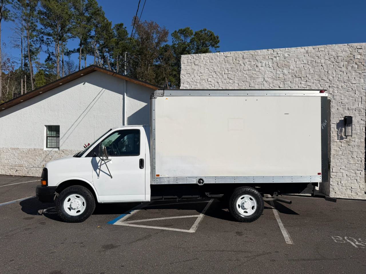 Used 2007 Chevrolet Express 3500 RWD image 2
