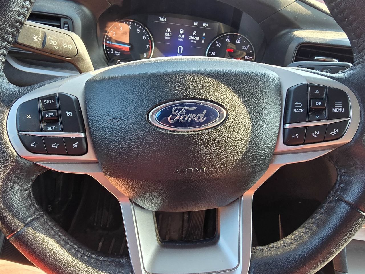 Used 2023 Ford Explorer XLT AWD/4WD image 21