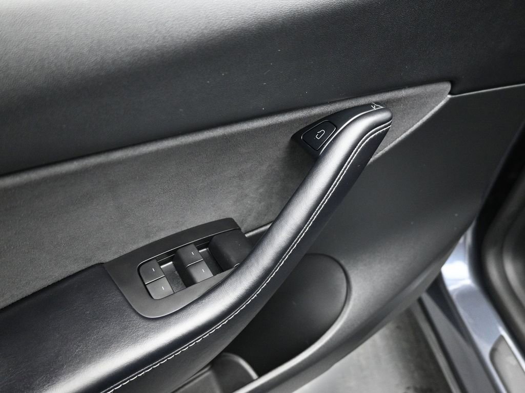 Used 2022 Tesla Model Y Performance image 9