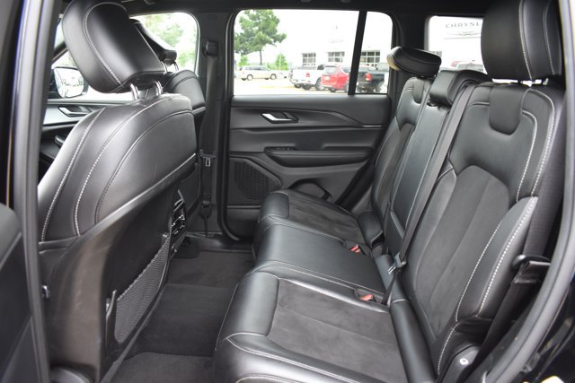 Used 2024 Jeep Grand Cherokee Altitude RWD image 14