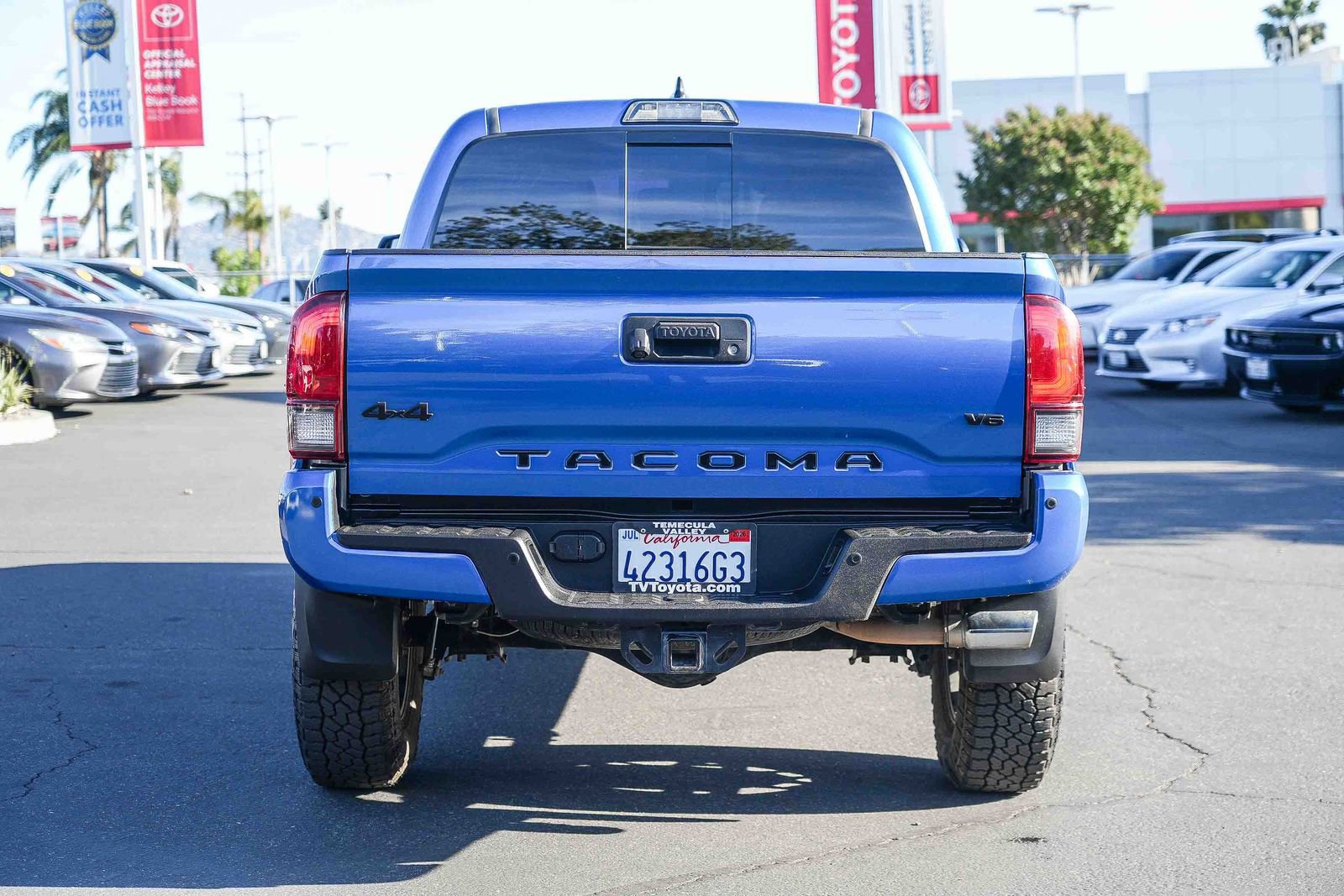 Used 2018 Toyota Tacoma TRD Off-Road w/ TRD Premium Off Road Package AWD/4WD image 8