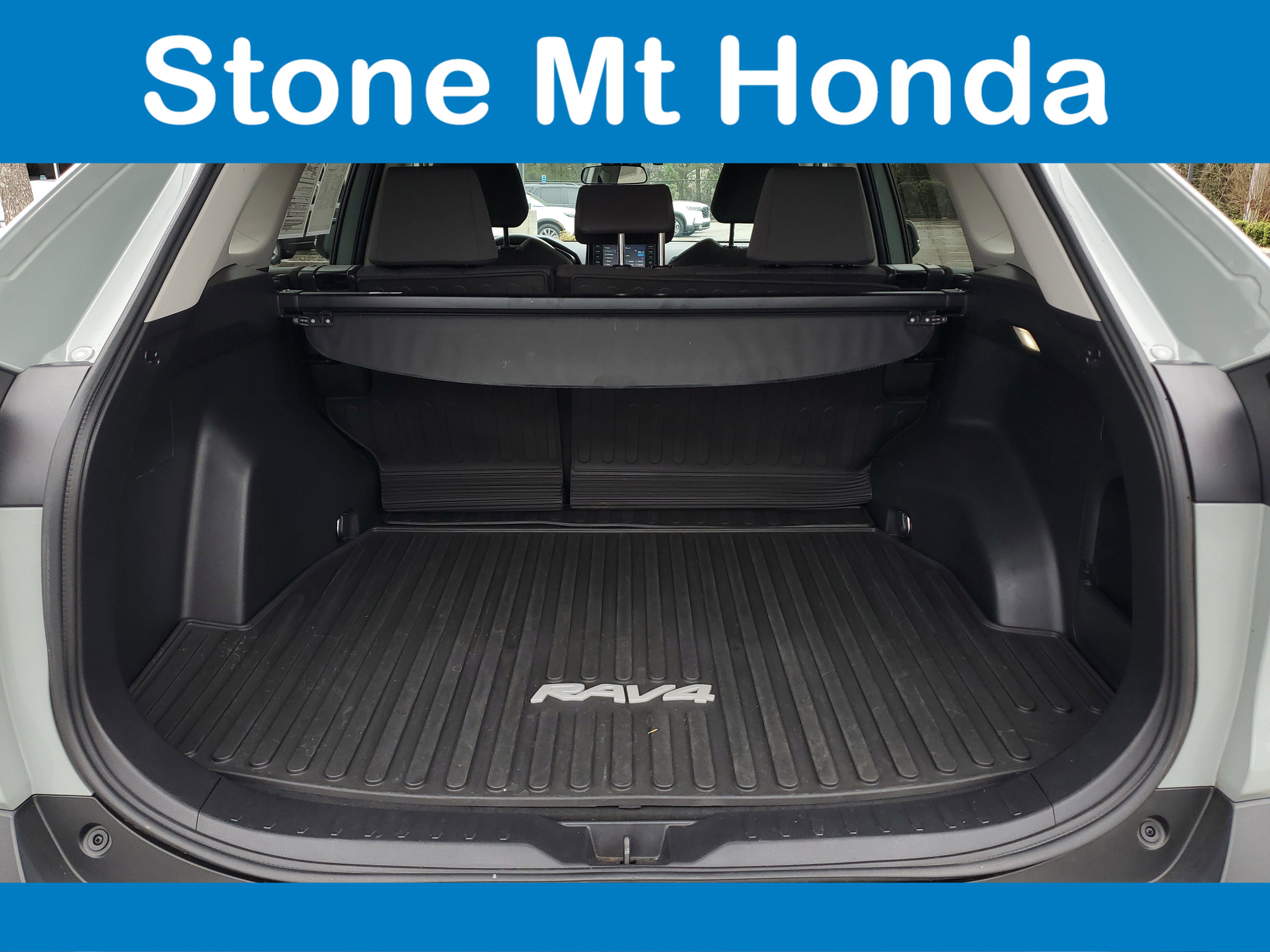 Used 2022 Toyota RAV4 XLE image 9