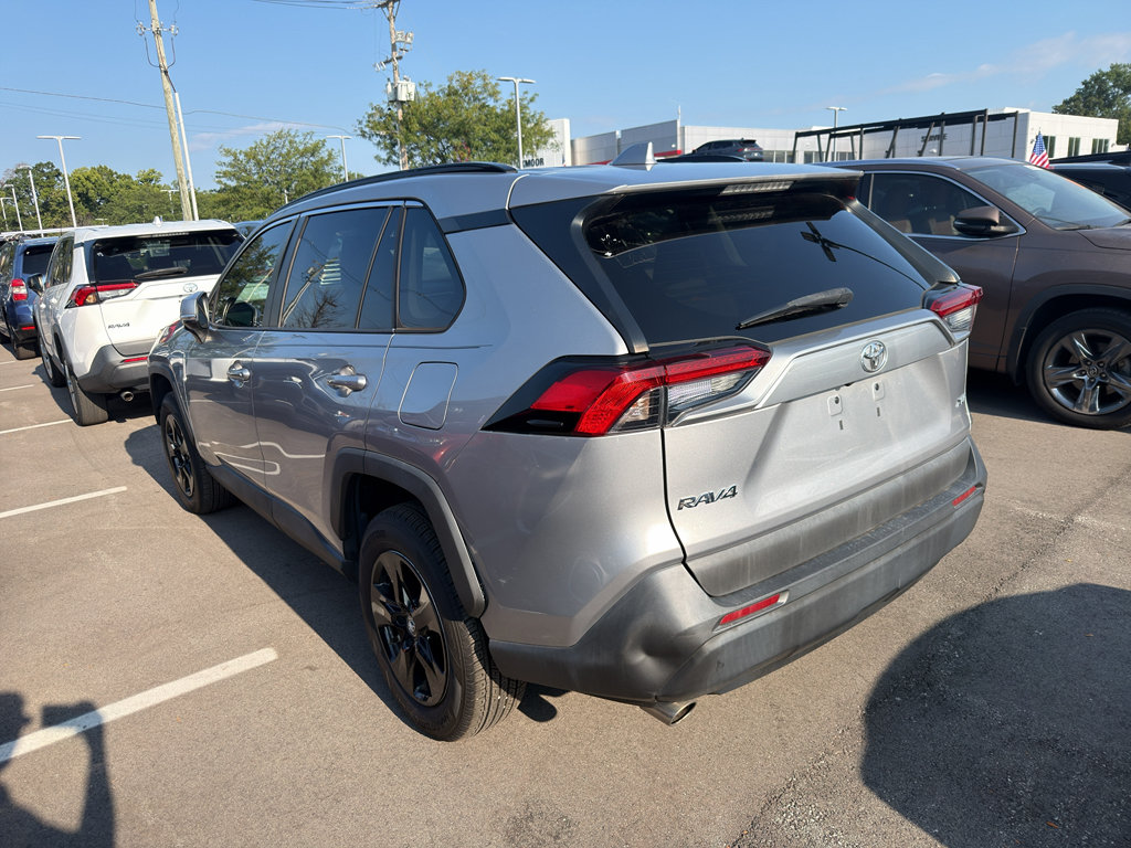Used 2020 Toyota RAV4 XLE FWD image 3