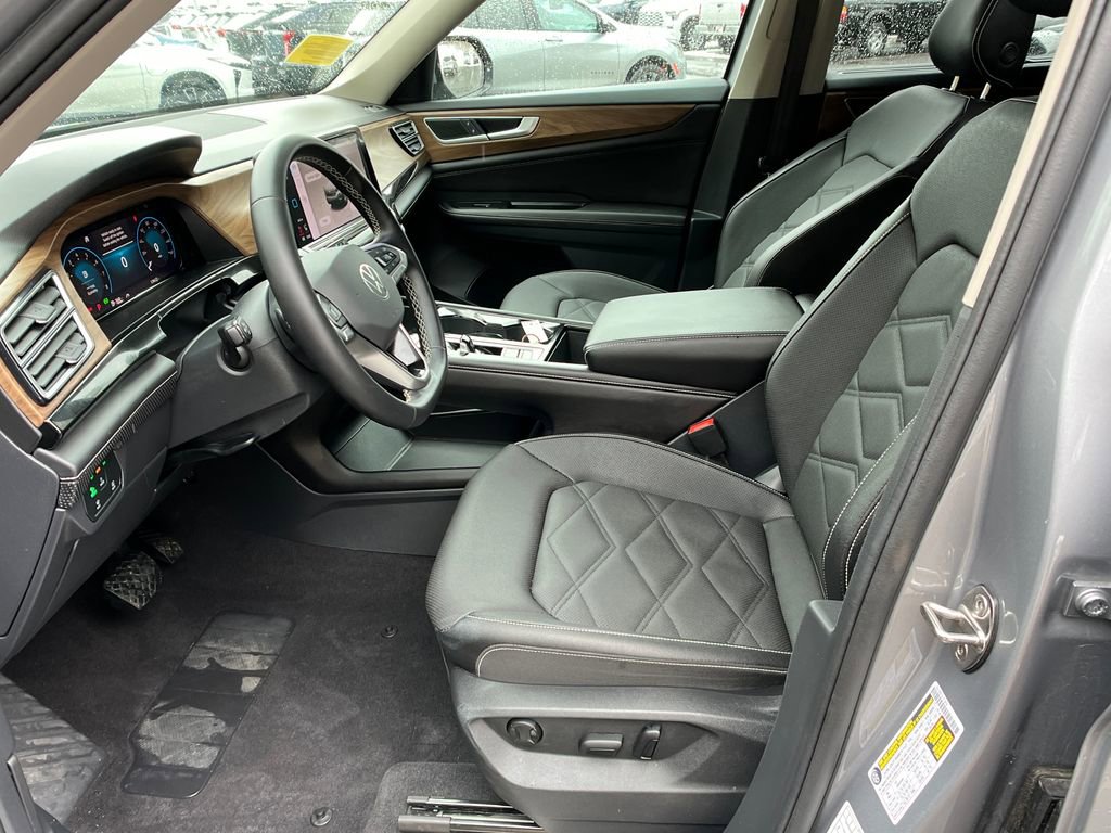 Used 2025 Volkswagen Atlas SE image 9