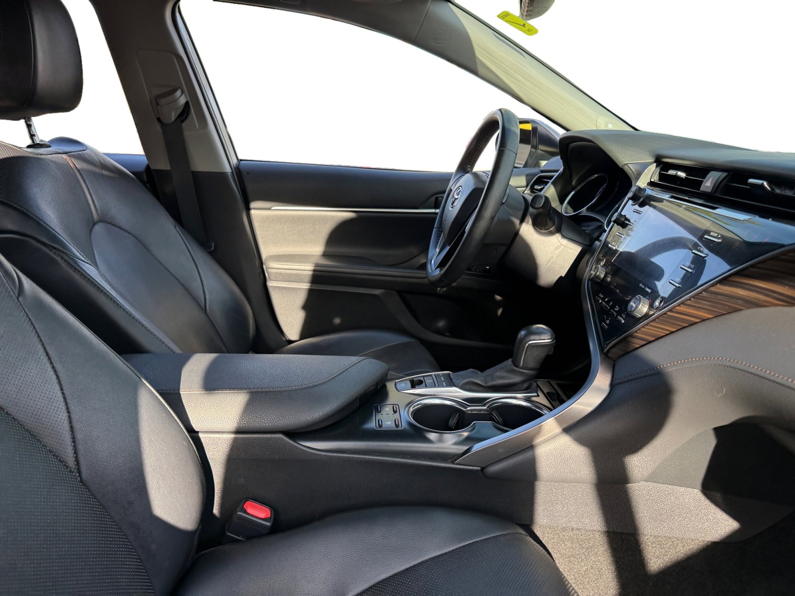 Used 2020 Toyota Camry XLE image 14