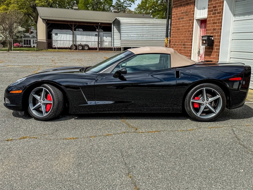 Used 2011 Chevrolet Corvette Convertible w/ Preferred Equipment Group image 4