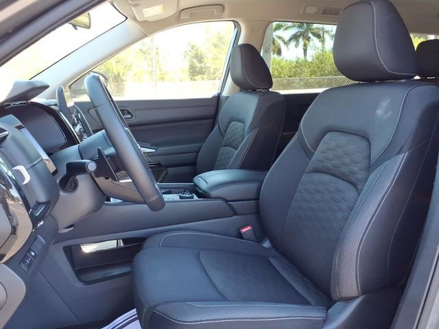 Used 2024 Nissan Pathfinder SV AWD/4WD image 5