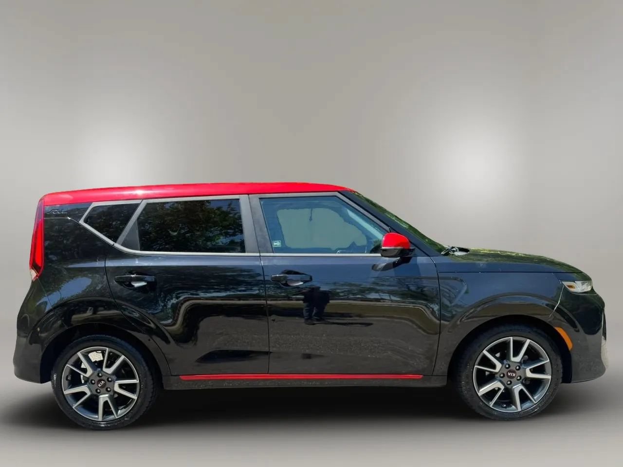 Used 2020 Kia Soul GT-Line FWD image 2