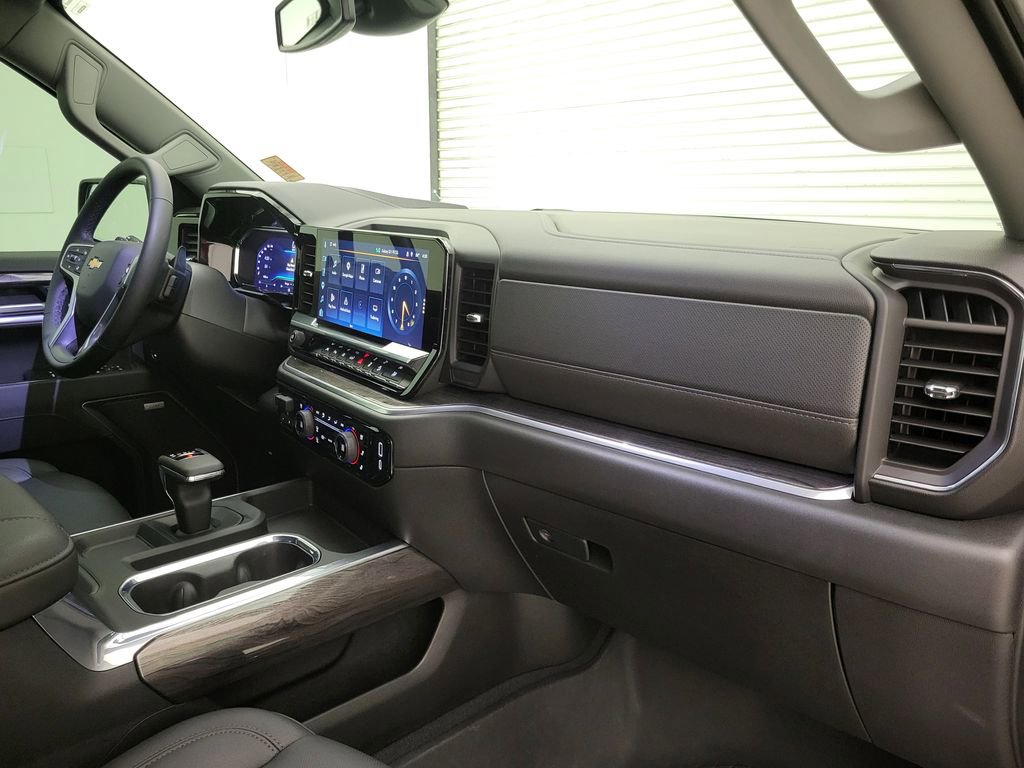 Used 2025 Chevrolet Silverado 1500 LTZ image 44