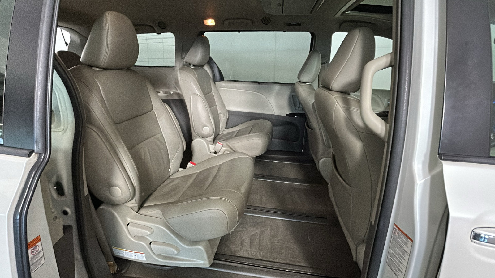 Used 2015 Toyota Sienna XLE Premium AWD/4WD image 35