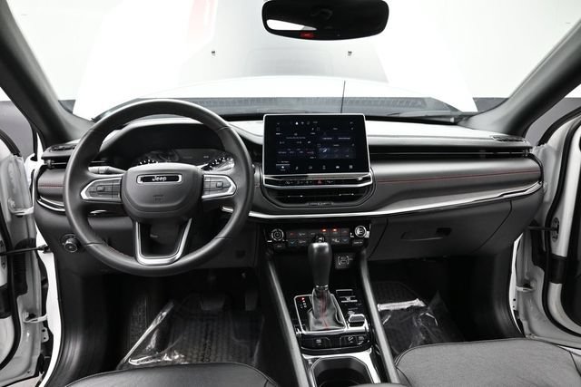 Used 2025 Jeep Compass Trailhawk AWD/4WD image 16