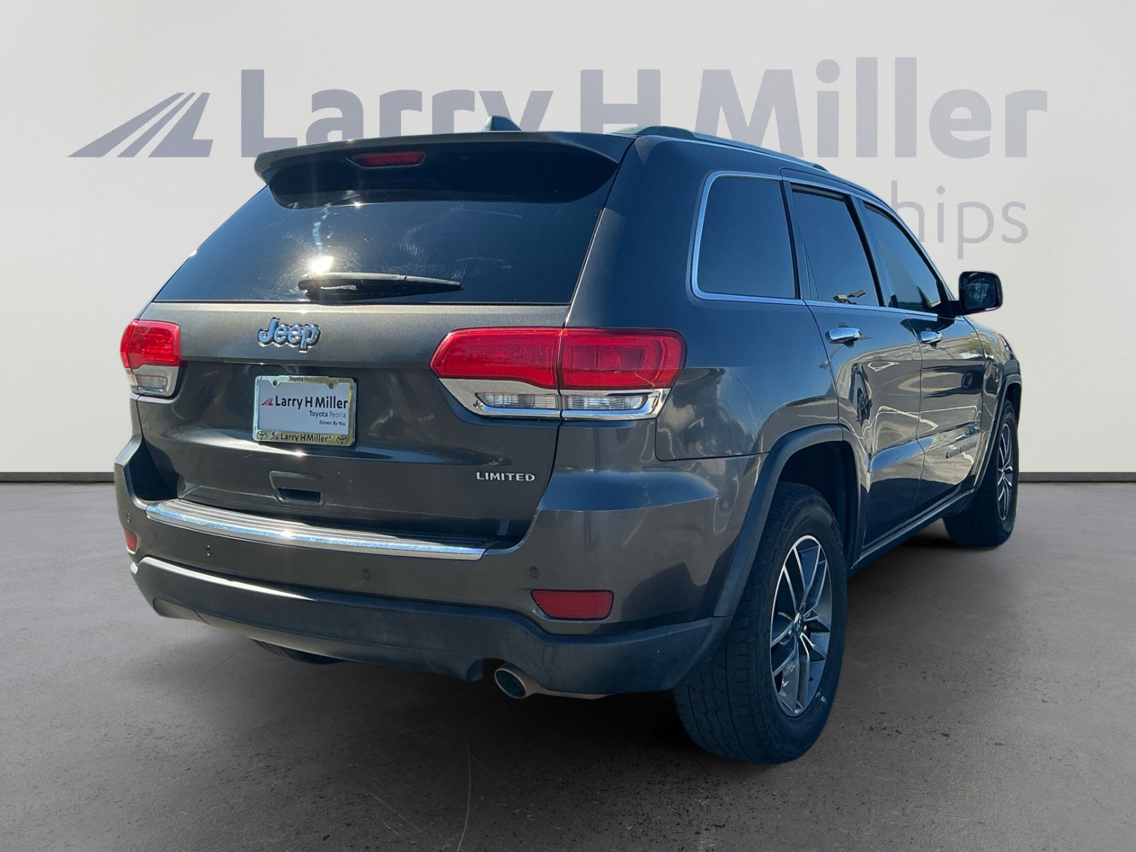 Used 2018 Jeep Grand Cherokee Limited w/ Luxury Group II image 5