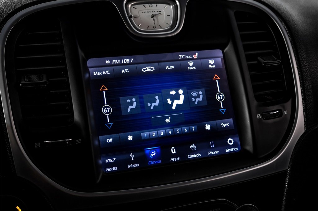 Used 2018 Chrysler 300 Touring L image 29