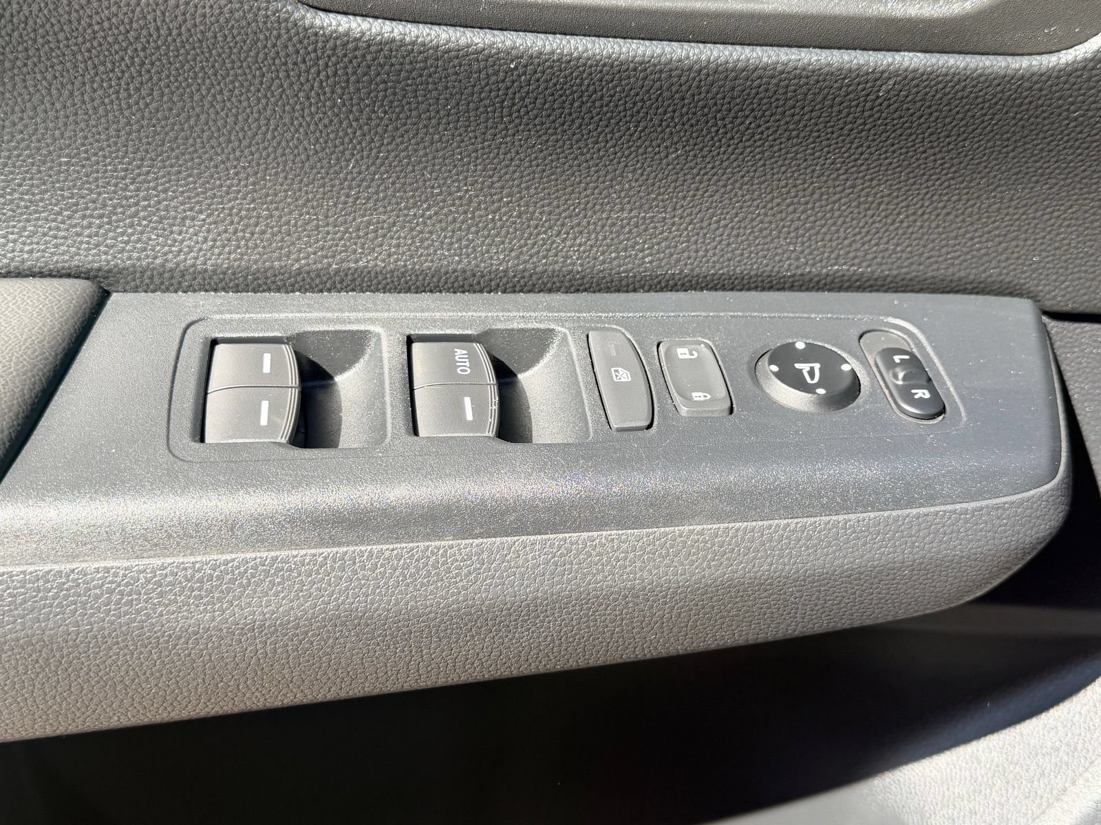Used 2025 Honda CR-V LX image 19