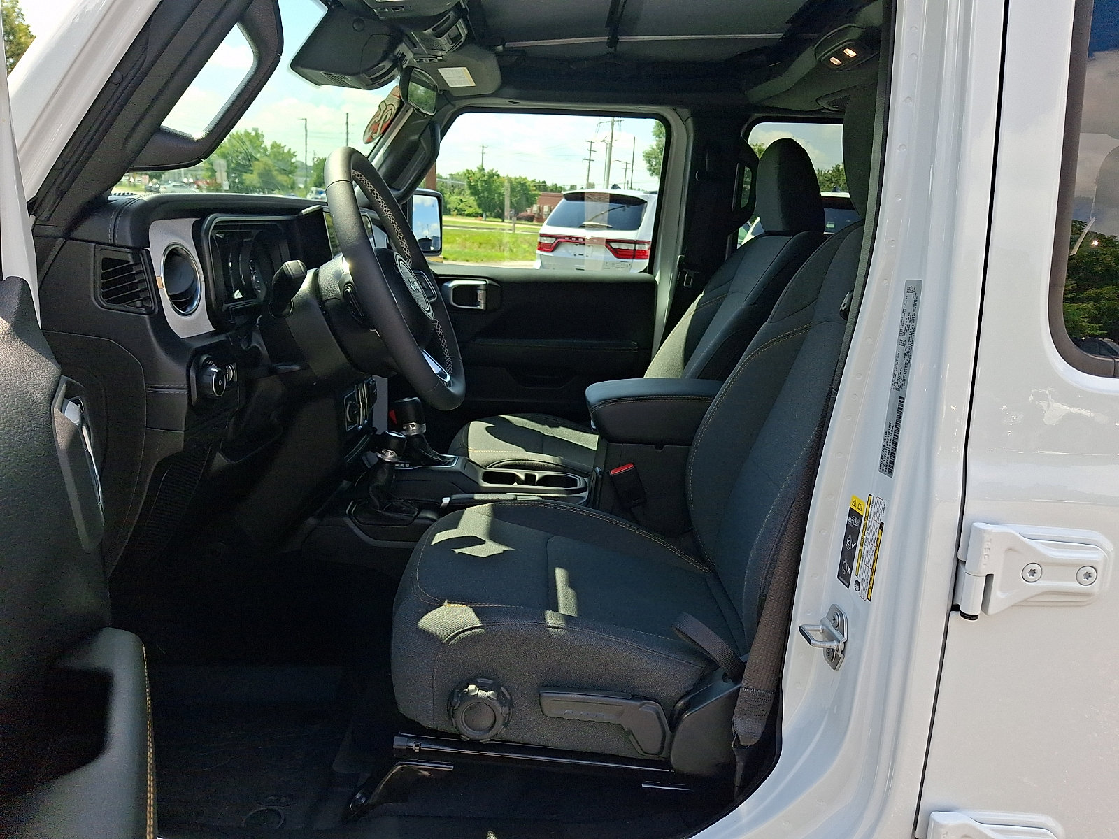 Used 2025 Jeep Wrangler Unlimited Sahara w/ Safety Group AWD/4WD image 14