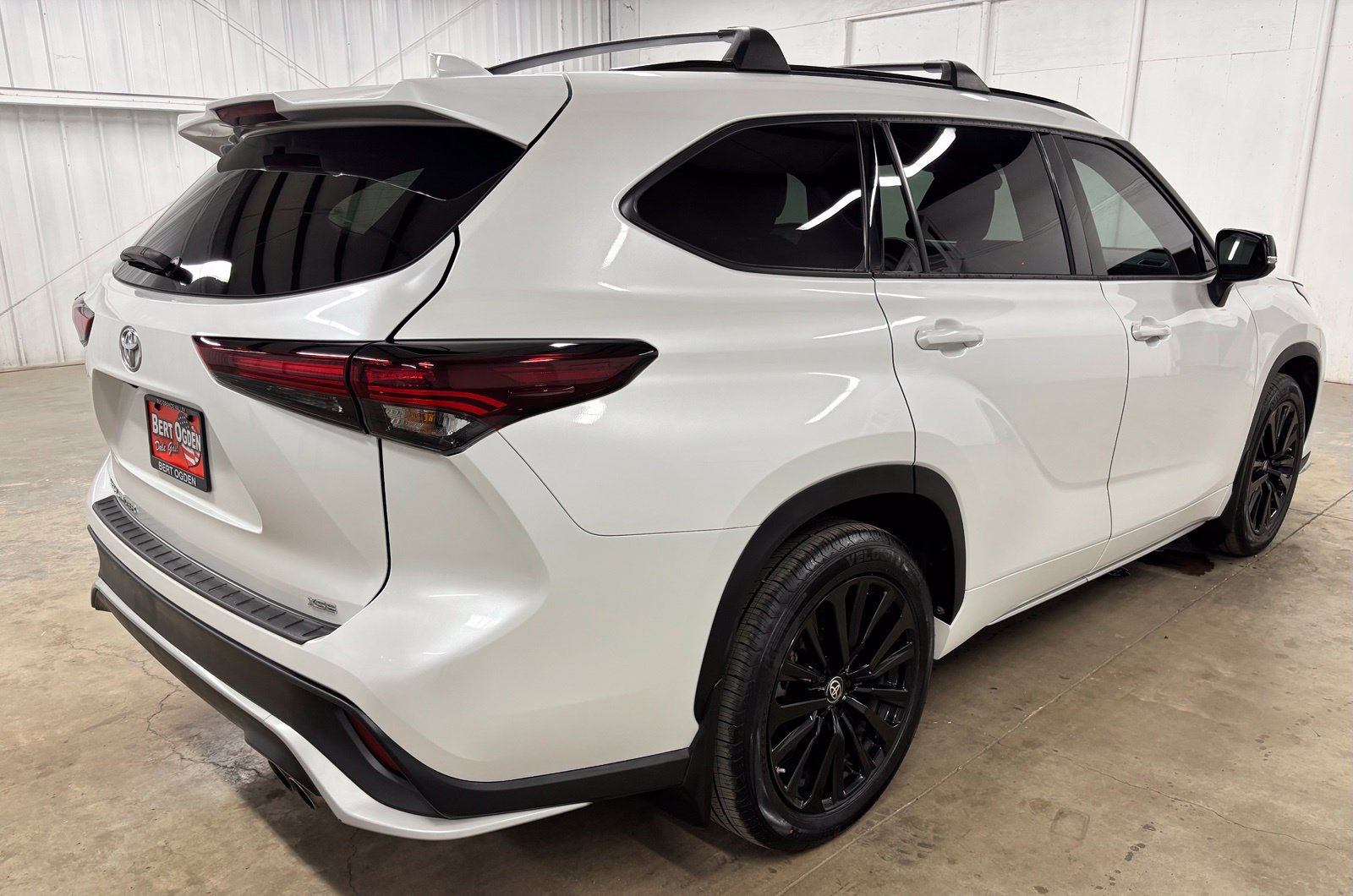 Used 2024 Toyota Highlander XSE FWD image 6
