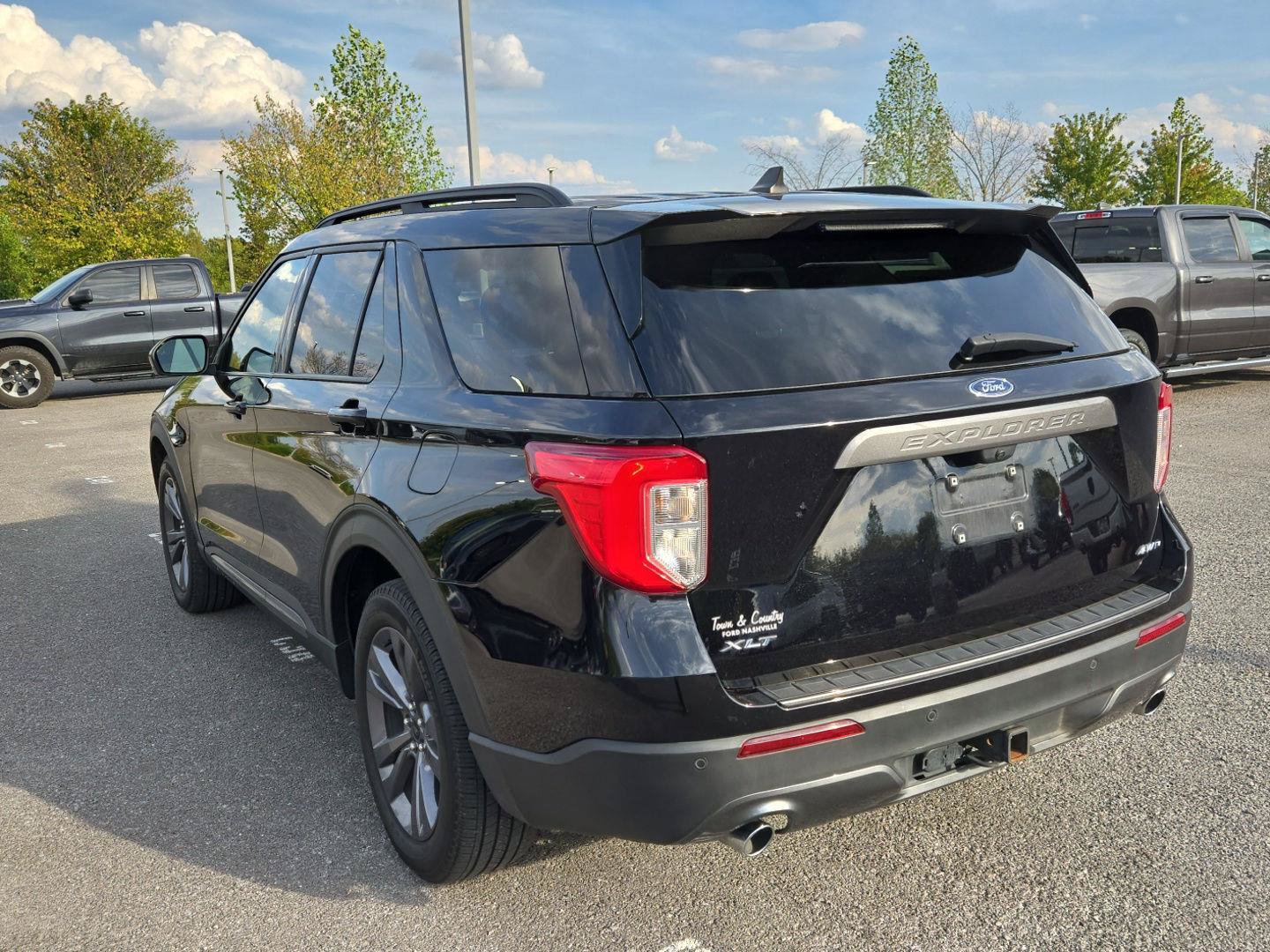 Used 2023 Ford Explorer XLT w/ Equipment Group 202A AWD/4WD image 5