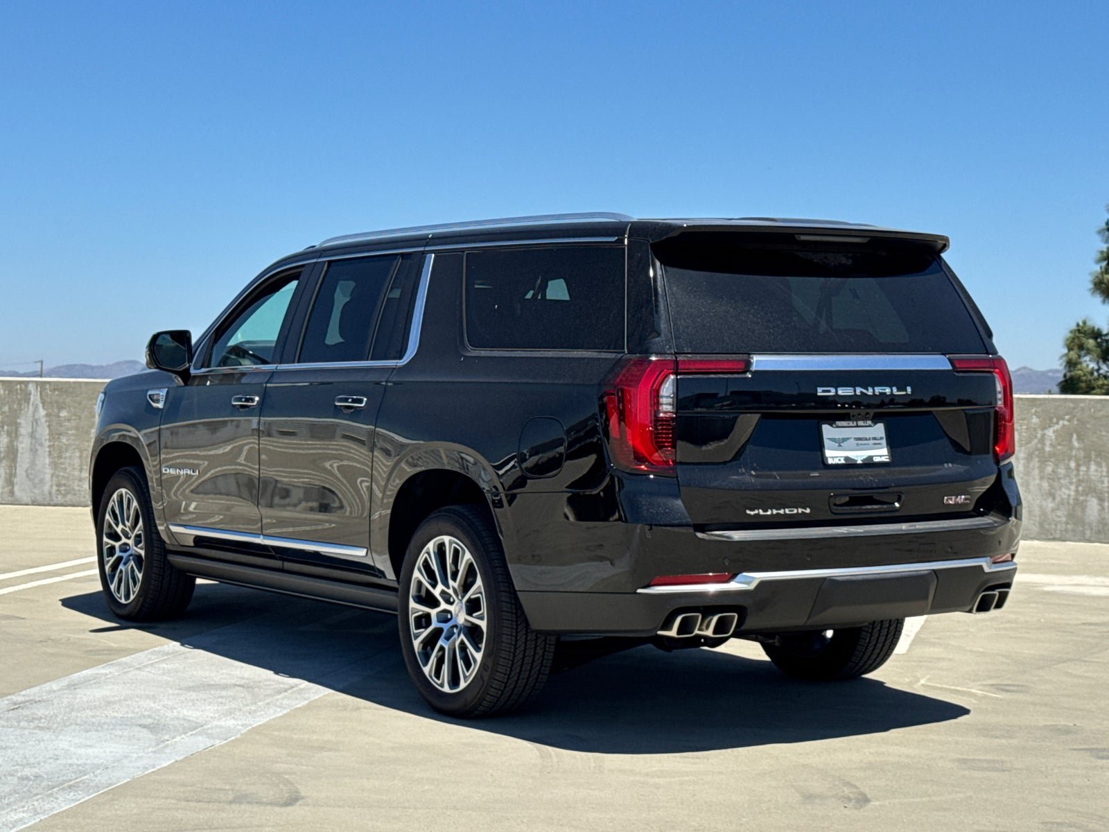 Used 2026 GMC Yukon XL Denali w/ Denali Reserve Package AWD/4WD image 14