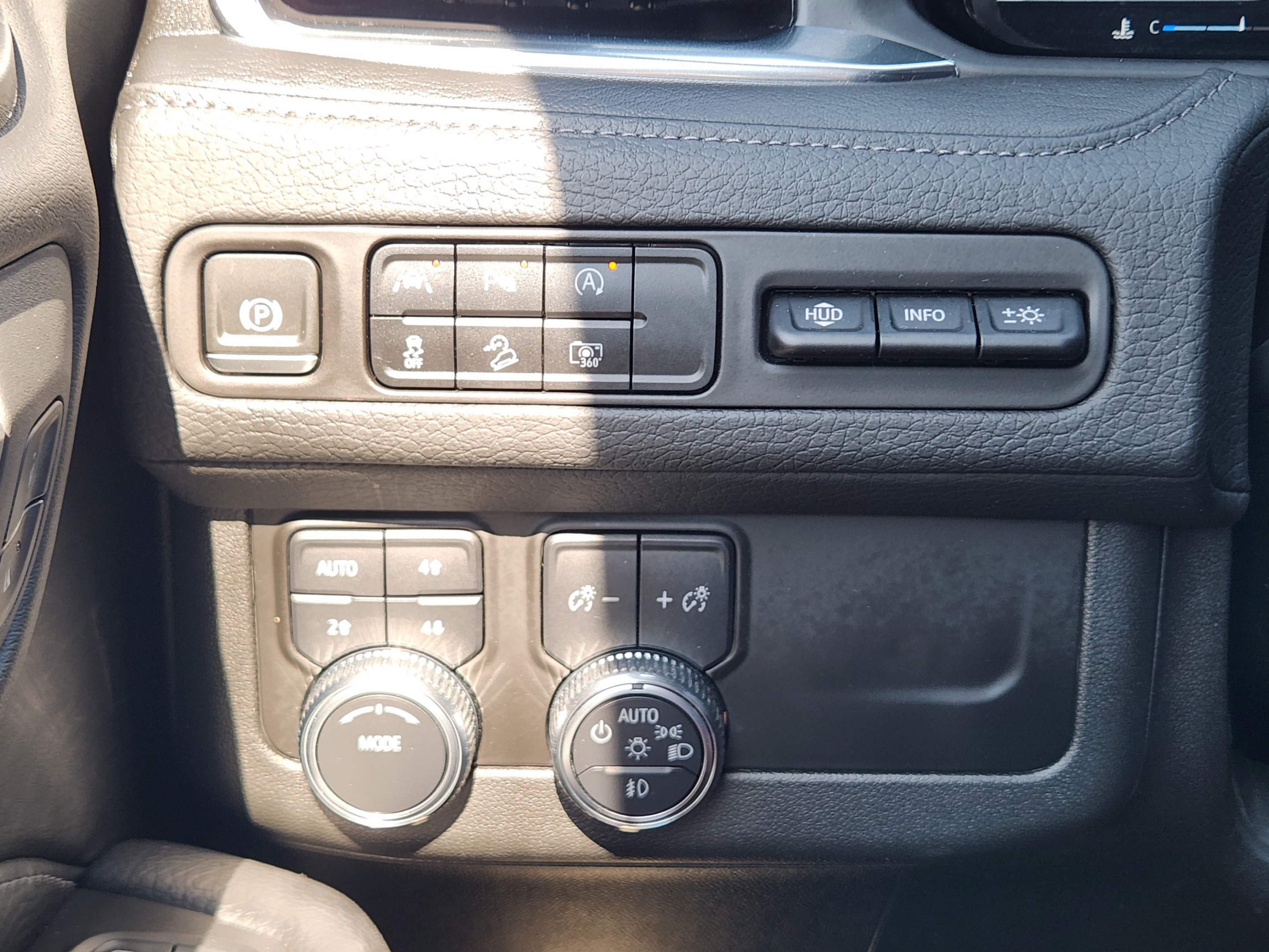 Used 2023 GMC Yukon Denali w/ LPO, Floor Liner Package AWD/4WD image 14