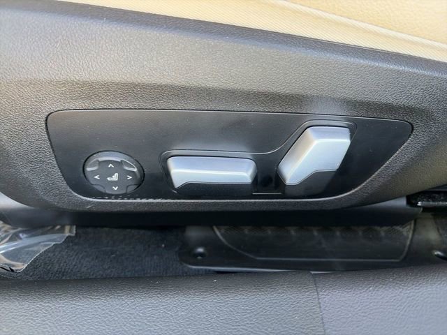 Used 2023 BMW 330i Sedan w/ Driving Assistance Package image 21