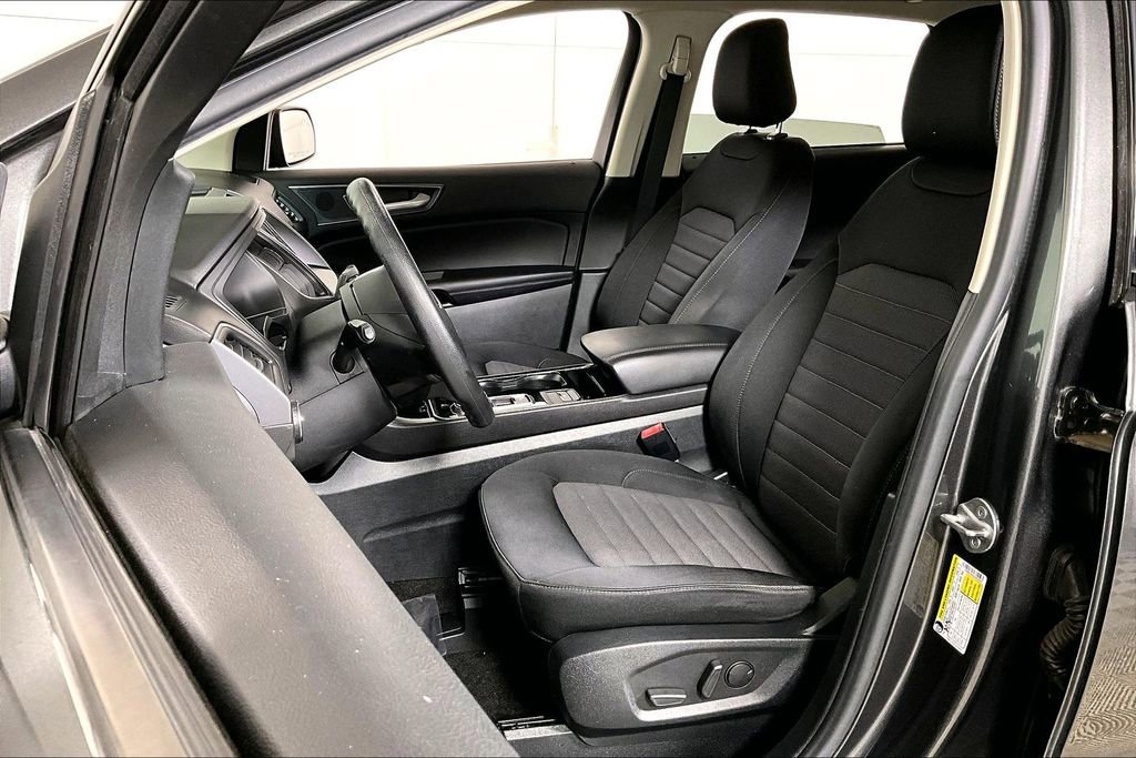 Used 2020 Ford Edge SE image 24