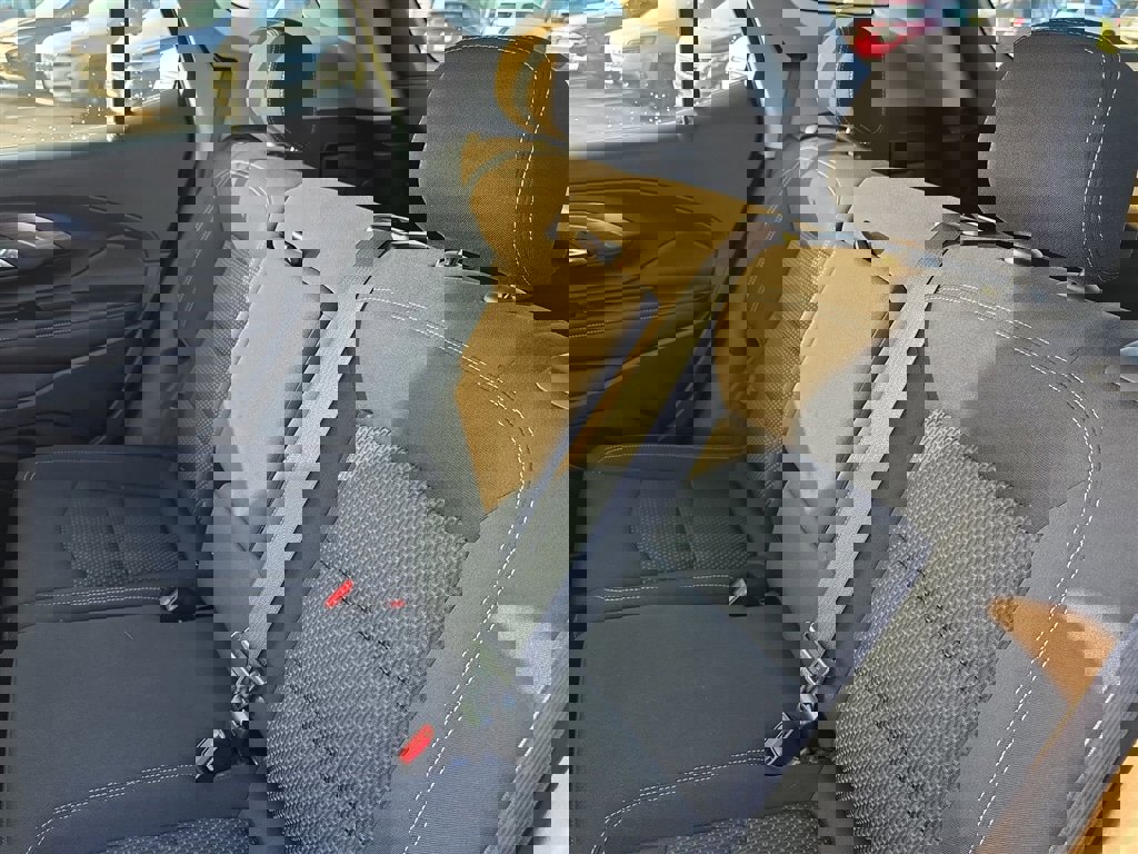 Used 2023 GMC Terrain SLE w/ Driver Convenience Package image 22