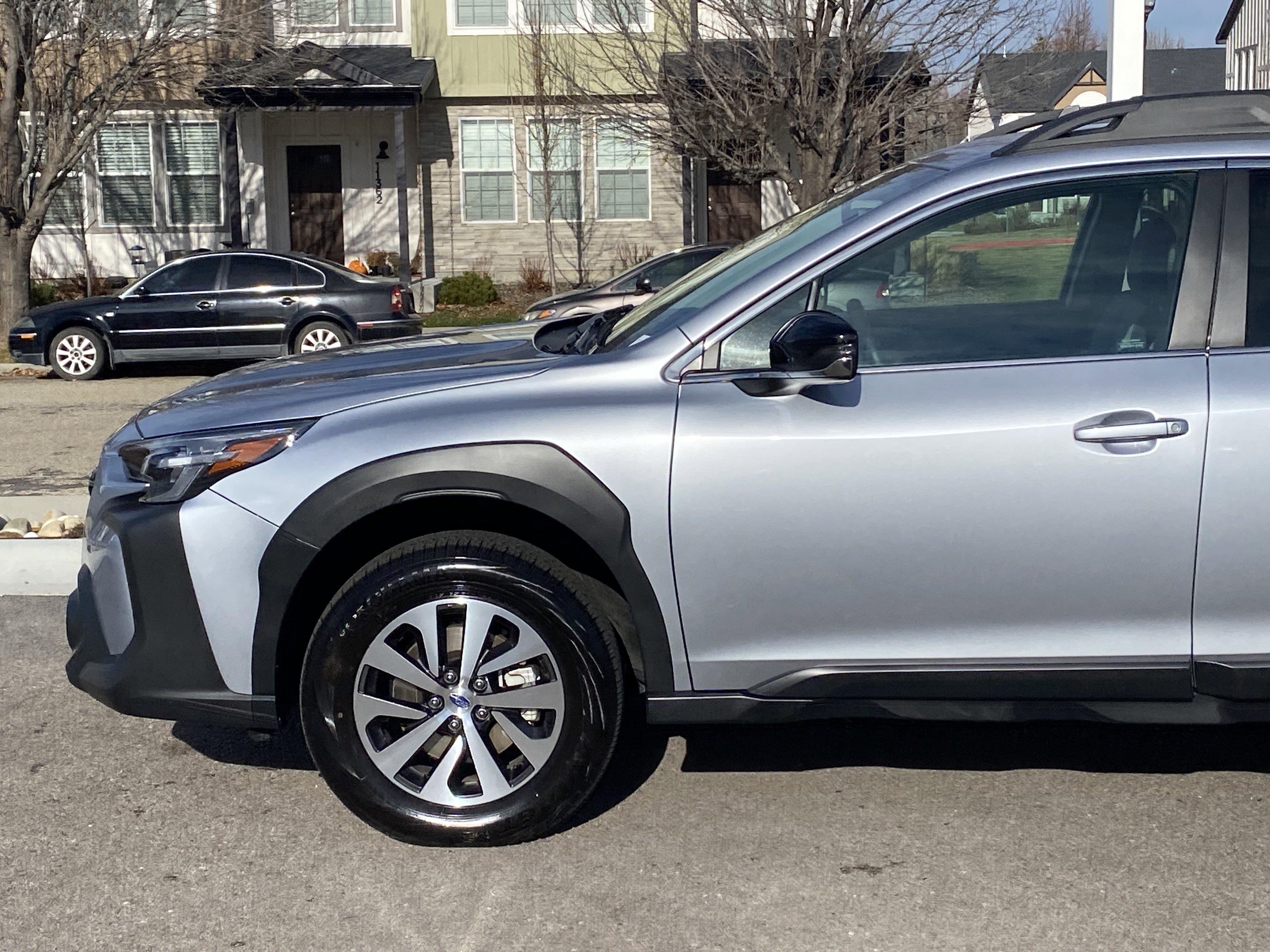 Used 2025 Subaru Outback Premium image 2