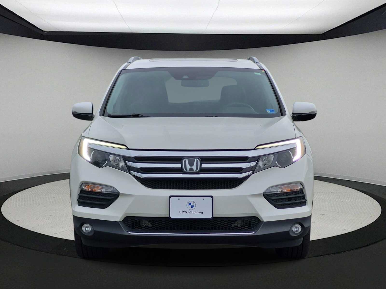Used 2017 Honda Pilot Touring image 3