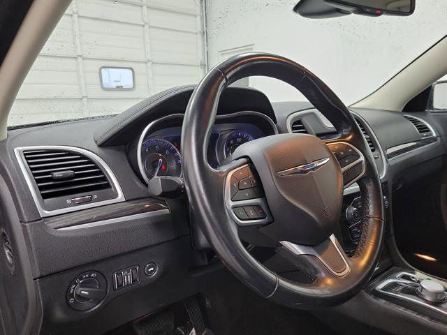 Used 2022 Chrysler 300 Touring image 18