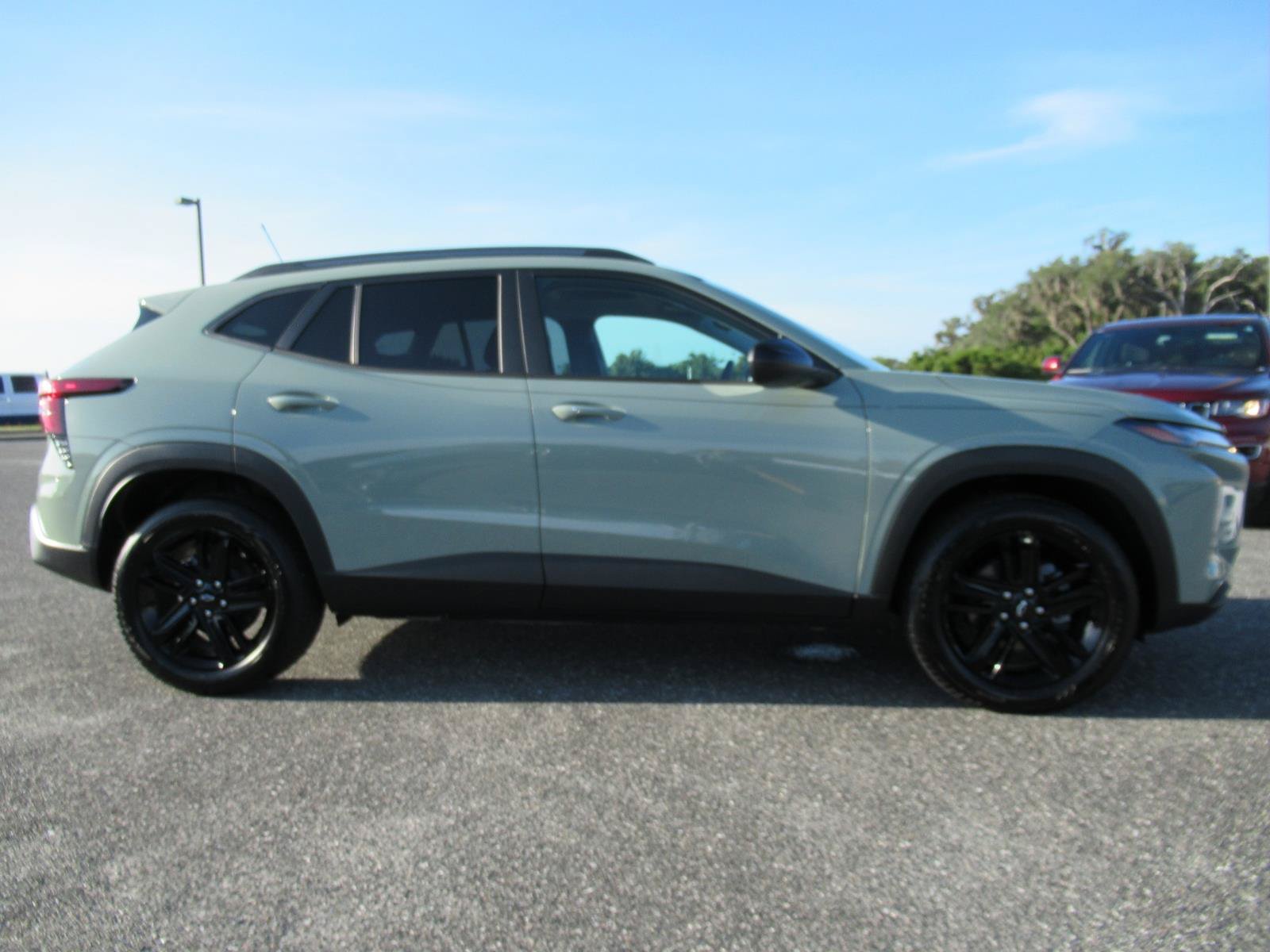 Used 2025 Chevrolet Trax ACTIV w/ Sunroof Package FWD image 2
