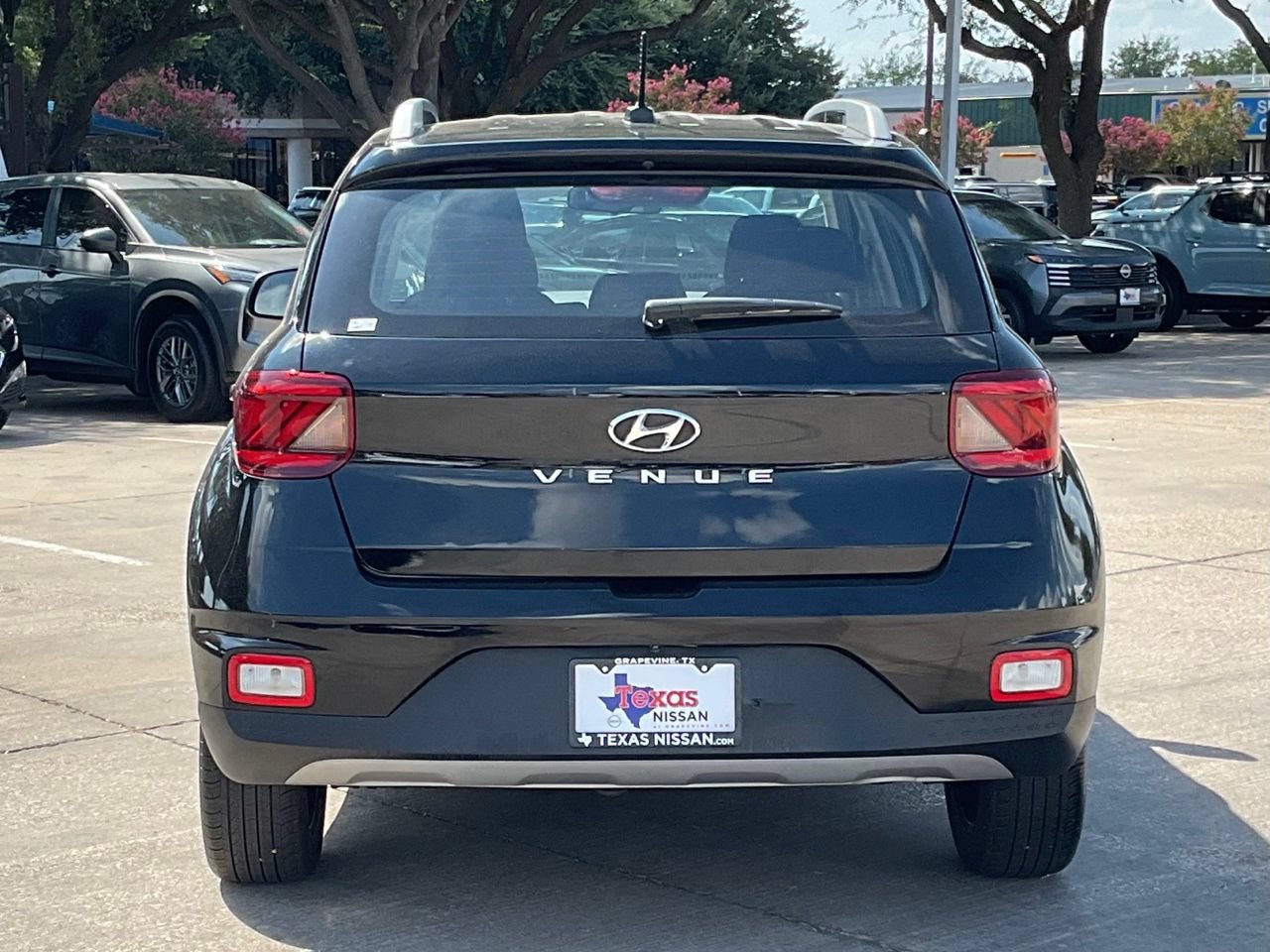 Used 2025 Hyundai Venue SEL FWD image 5
