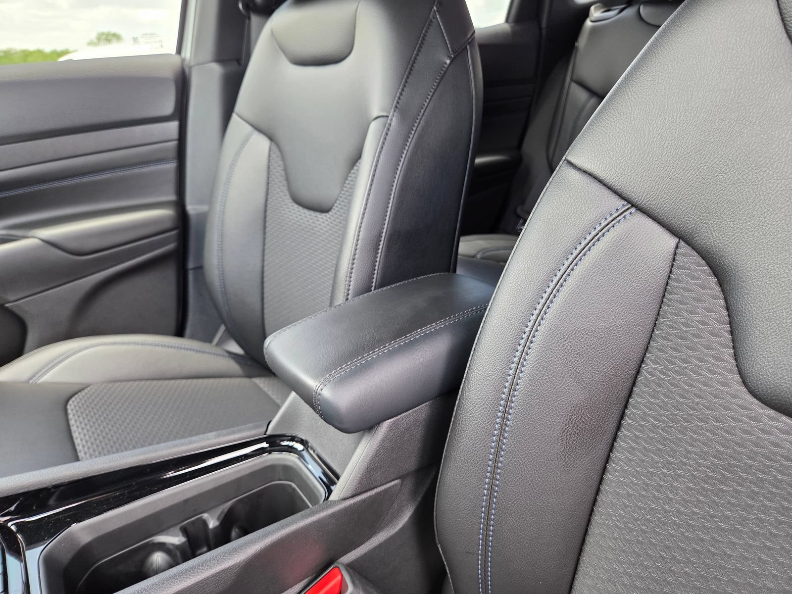 New 2026 Jeep Compass Latitude AWD/4WD image 31
