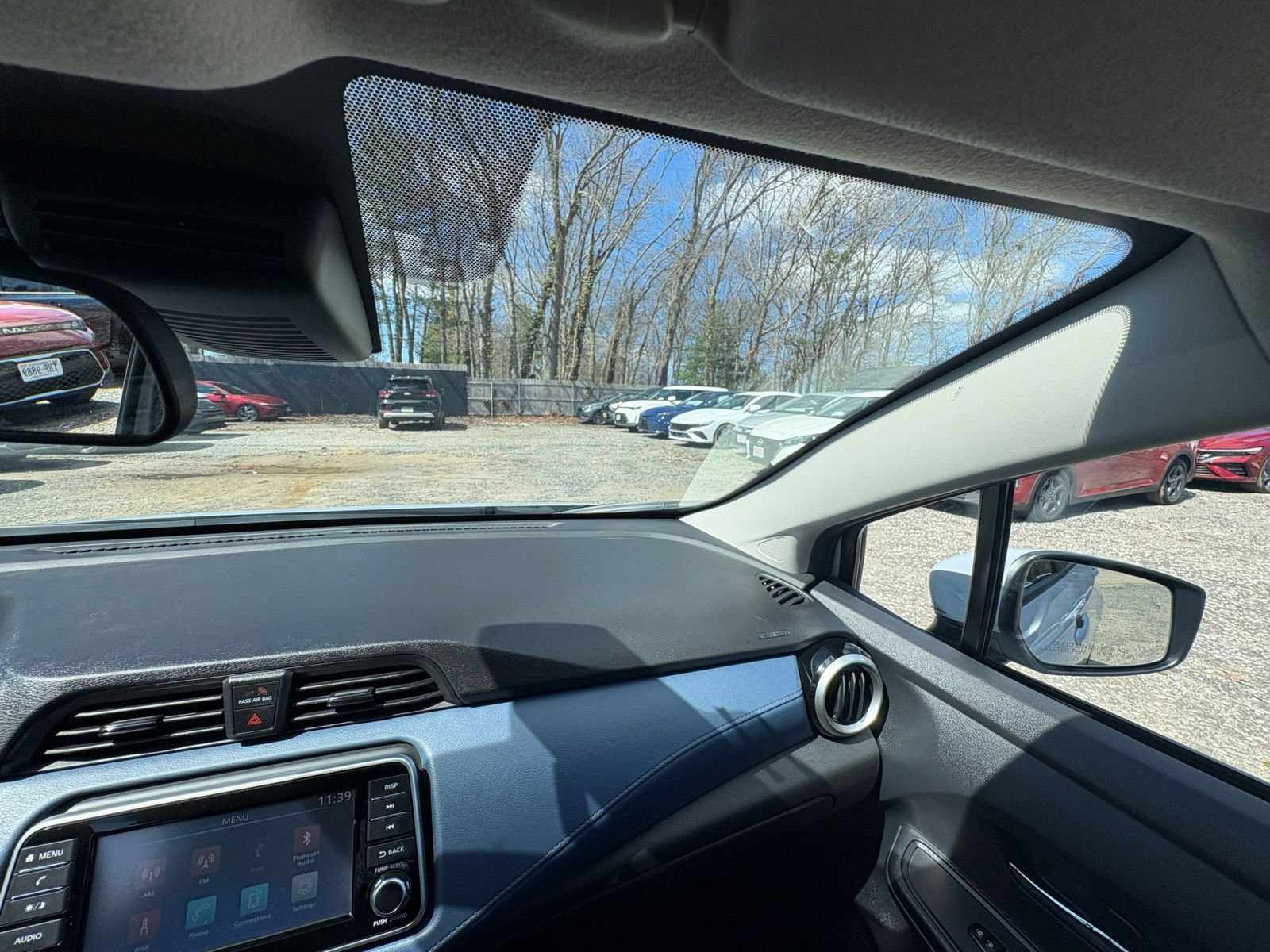 Used 2025 Nissan Versa SV FWD image 31