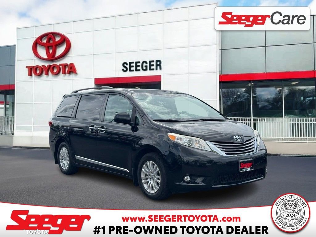 Used 2017 Toyota Sienna XLE Premium w/ Protection Package FWD image 1