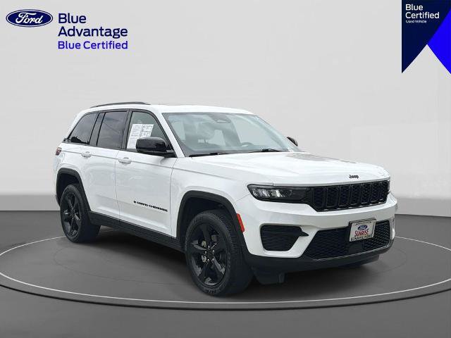 Used 2023 Jeep Grand Cherokee Altitude AWD/4WD image 4