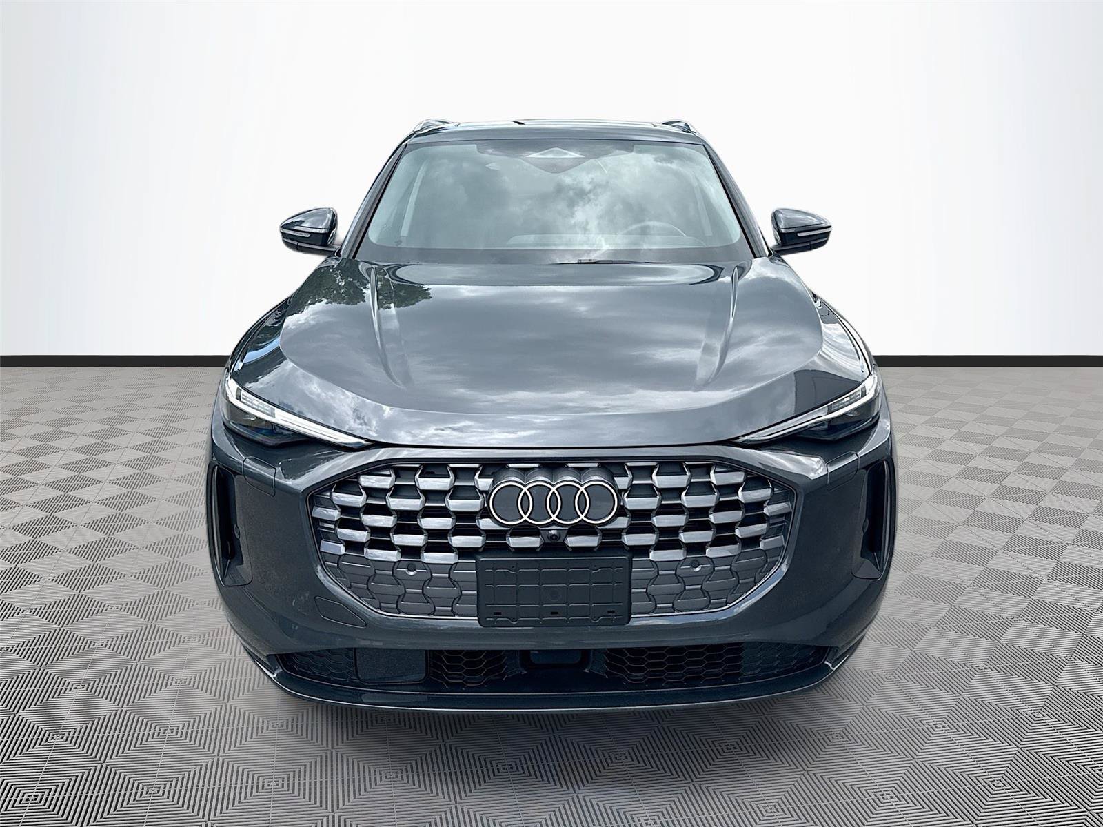 Certified 2025 Audi Q5 Premium Plus w/ Premium Plus AWD/4WD image 2